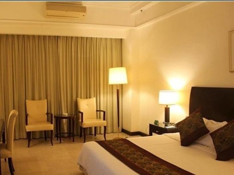 Clifford Golden Lake Hotel Foshan Exterior foto